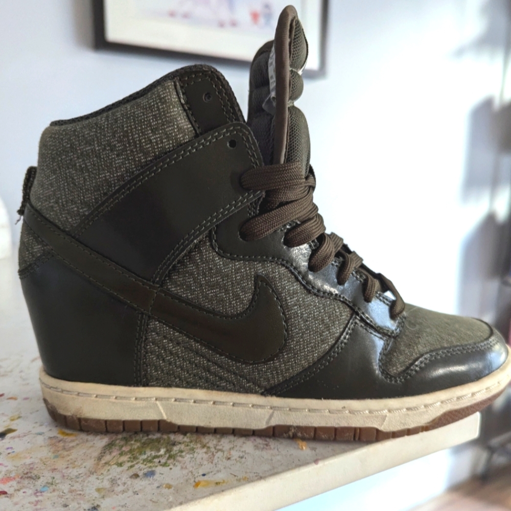 Sneaker Heads Look Up! Rare Mint Nike Wedge Dunks